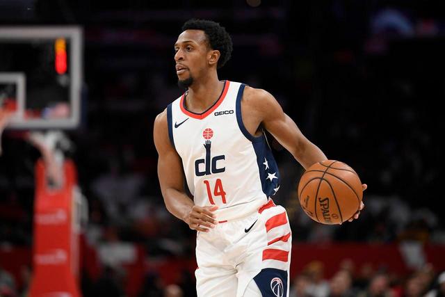 书写NBA新纪录！詹姆斯父子同时登场创造历史